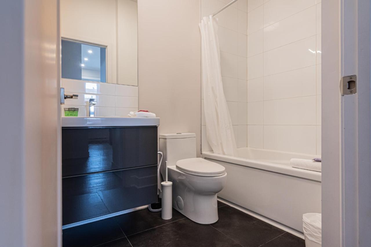 2 Bedroom Luxury In The Mile End By Den Stays Montréal Dış mekan fotoğraf